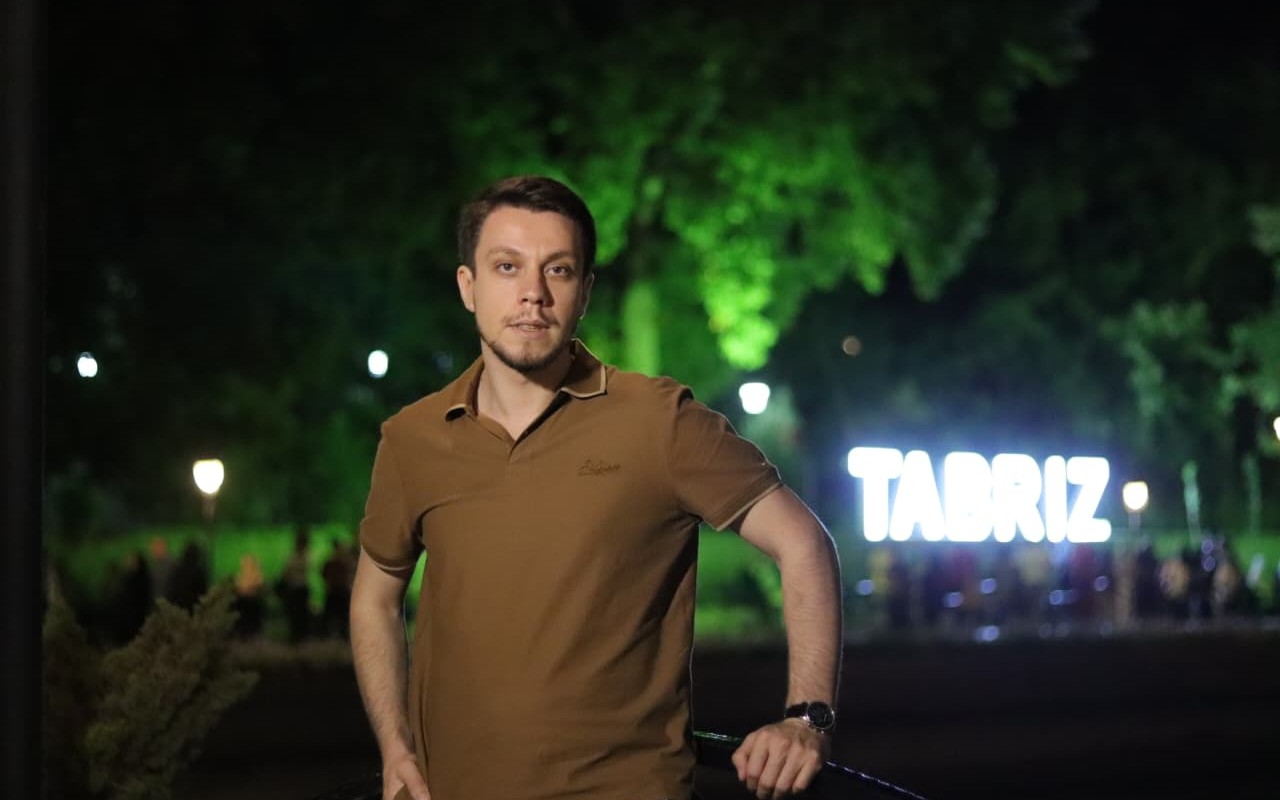 Arif oxuyur, kimsə edam olunur, qızlar "crop"la gəzirlər